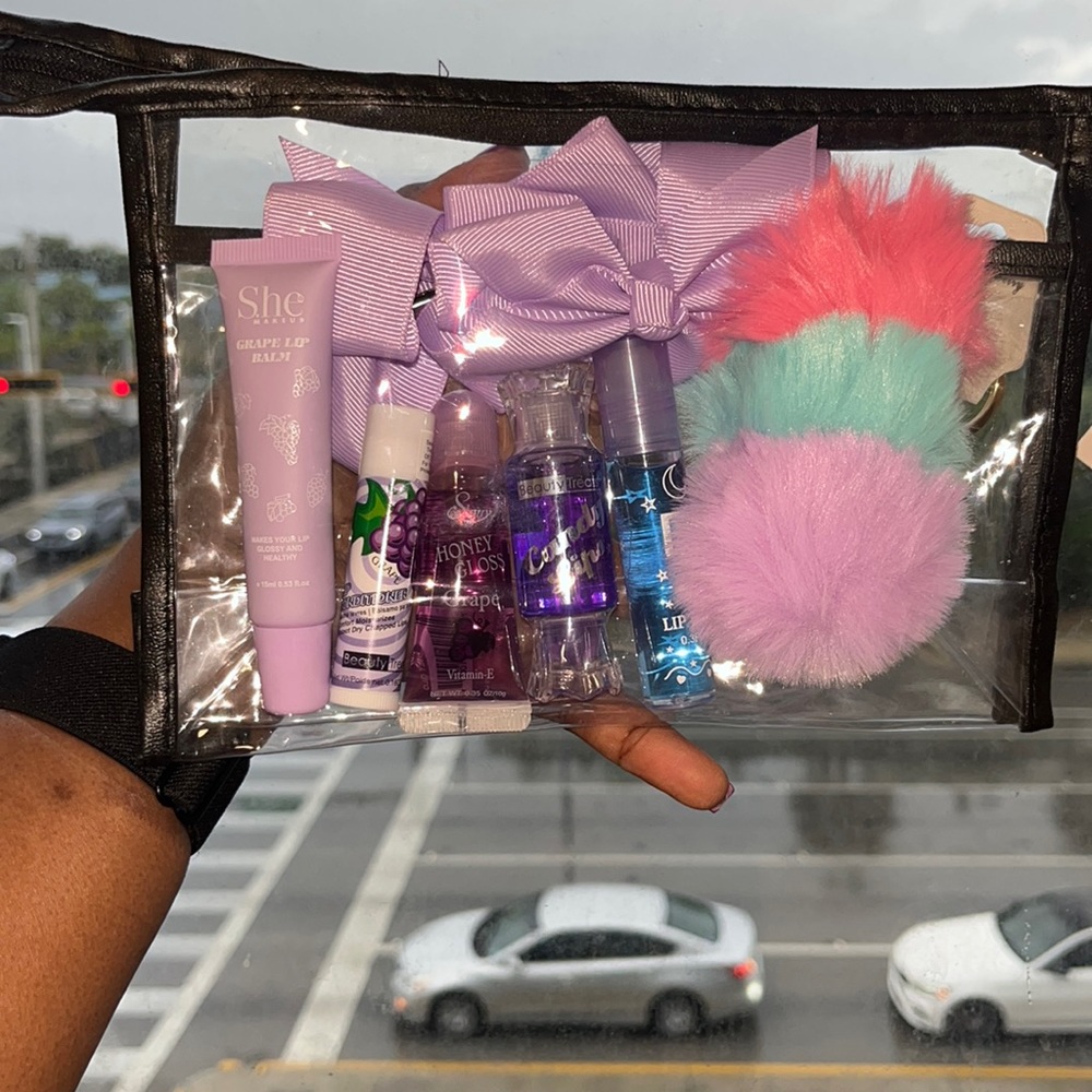 Grape lip care bagey